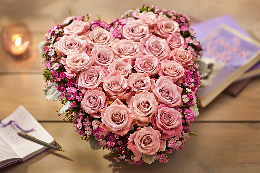 pink-rose-heart-arrangement